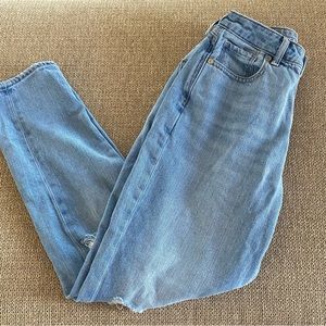 American Eagle Mom Jeans Sz 0 Short Distressed & Ripped